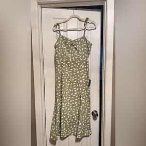 Lulus NWT Party in Paris Sage Green Print Tie-Strap Midi Dress Large